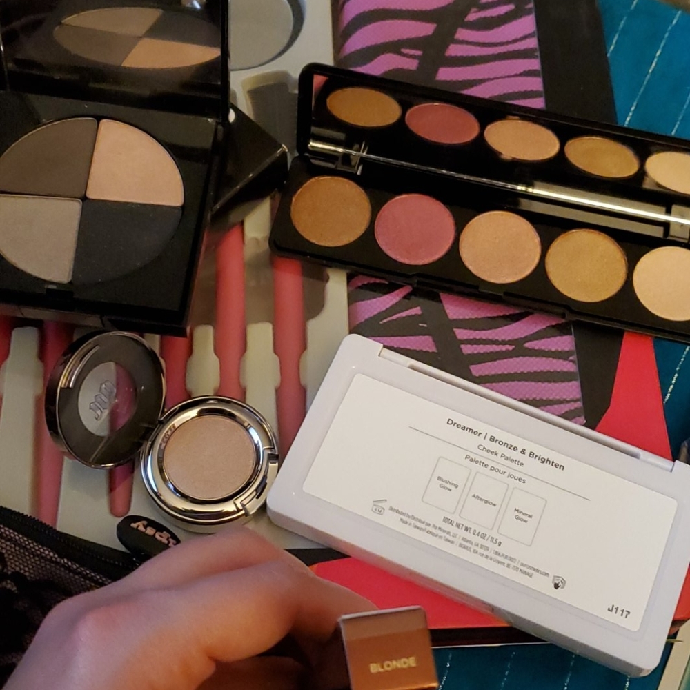 Beauty Bundle: Blinc, Hourglass, Pur, Ciate - Picture 3 of 5